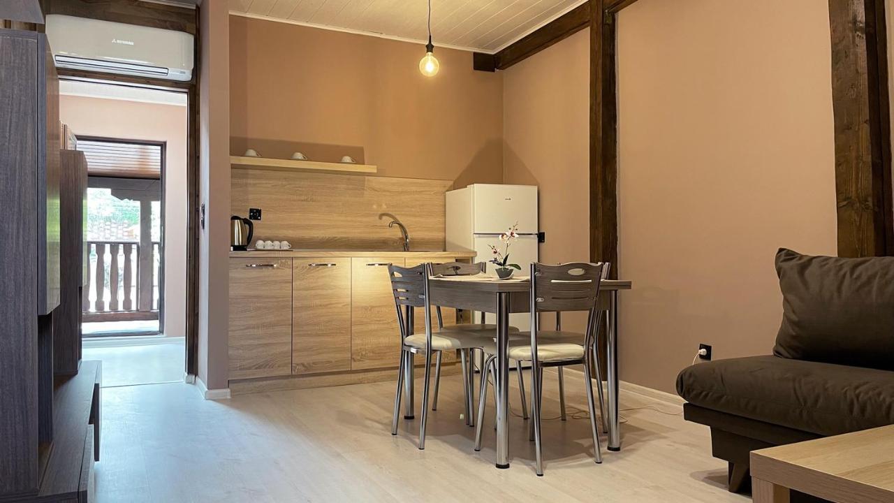 Aparthotel Апартхотел Конниците à Veliko Tarnovo Extérieur photo