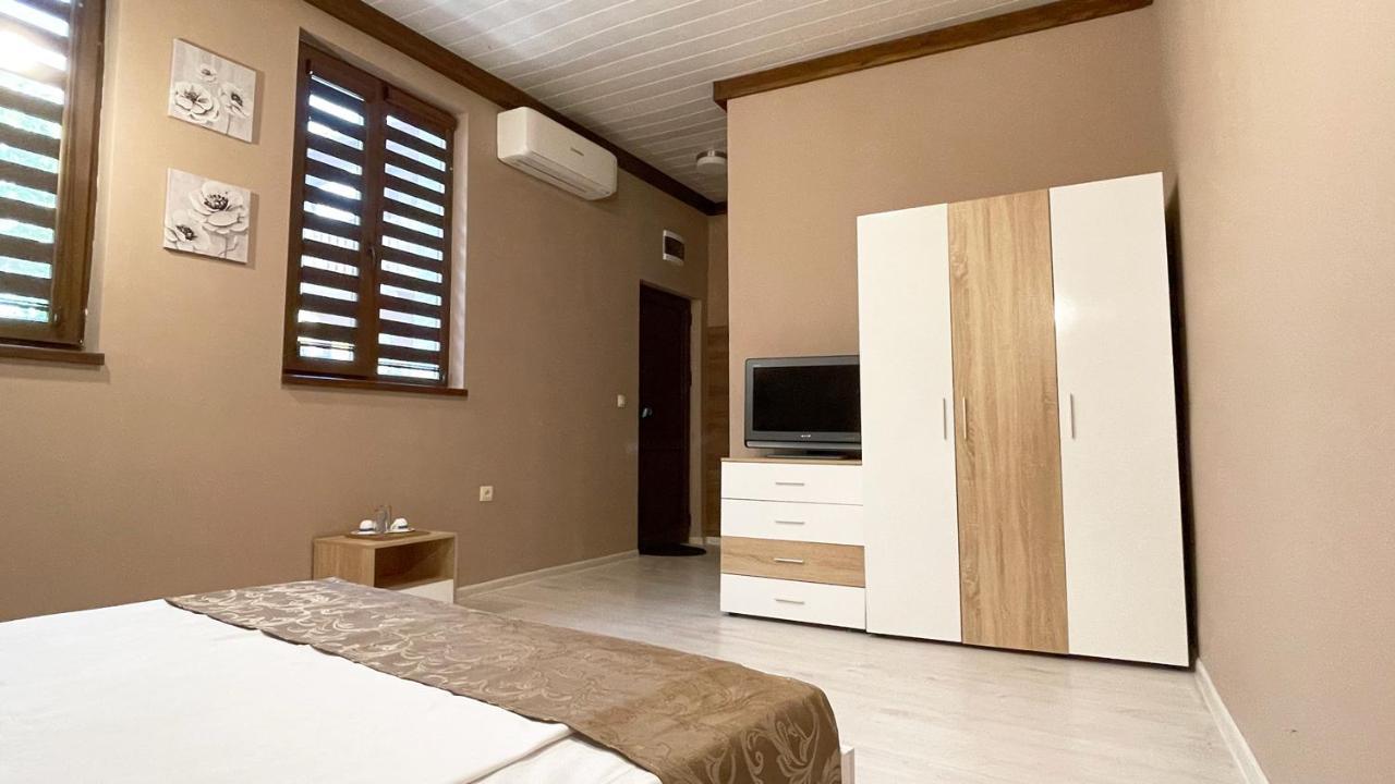 Aparthotel Апартхотел Конниците à Veliko Tarnovo Extérieur photo